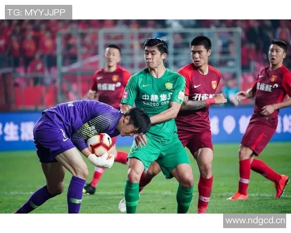 王刚禁区外惊天凌空抽射飞出画面引发全场惊叹落地时长超五秒 王刚禁区外惊天凌空抽射飞出画面引发全场惊叹落地时长超五秒