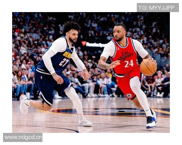 浓眉强调团队配合的重要性呼吁多传导球以创造更多得分机会 浓眉强调团队配合的重要性呼吁多传导球以创造更多得分机会