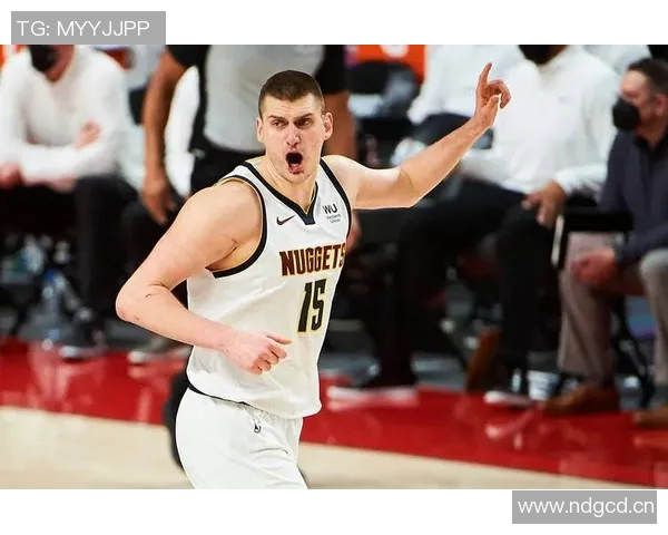 杨瀚森与偶像约基奇的赛场对话瞬间如此接近却又遥不可及 杨瀚森与偶像约基奇的赛场对话瞬间如此接近却又遥不可及