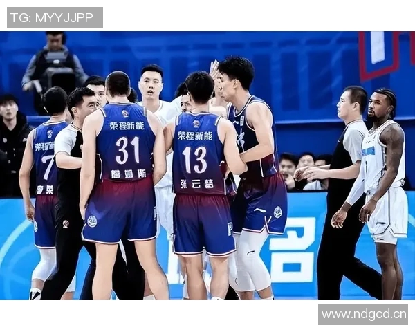 周琦与翟晓川重聚橘子洲头十年岁月再携手共战篮球梦想 周琦与翟晓川重聚橘子洲头十年岁月再携手共战篮球梦想