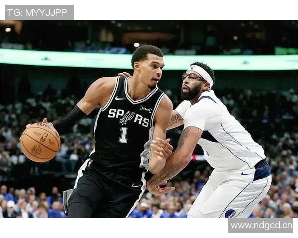 文班和字母哥双双闪耀首周东西部周最佳表现引发热议 文班和字母哥双双闪耀首周东西部周最佳表现引发热议