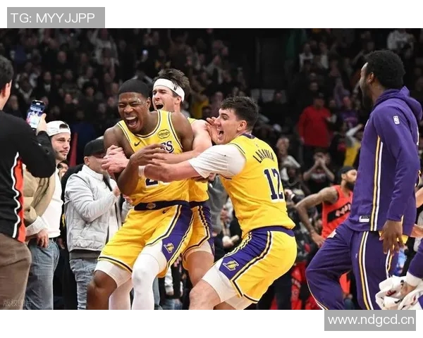 NBA赛况回顾76人战胜勇士湖人客场失利猛龙鹈鹕遭森林狼逆袭