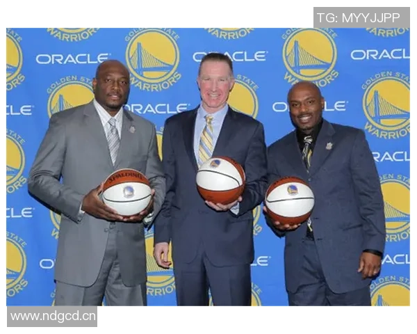 科尔赞克尼佩尔展现克里斯穆林风采引发球迷热议 科尔赞克尼佩尔展现克里斯穆林风采引发球迷热议