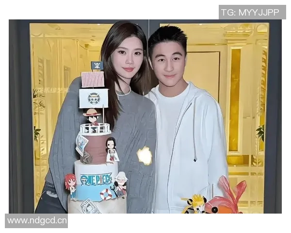 嫂子颜值爆表何猷君携妻儿共庆揭幕战与孩子生日欢乐时光