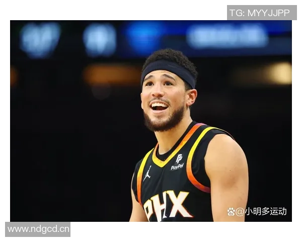 布克表现惊艳第三节独得16分全场砍下33分5板7助助球队取胜 布克表现惊艳第三节独得16分全场砍下33分5板7助助球队取胜